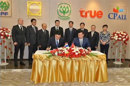 Chen Run’er met with Thai Deputy Prime Minister SomkidJatusripitak and witnessed the signing between HNCA and CP Group，Thai Smile Airways and Nok Airlines